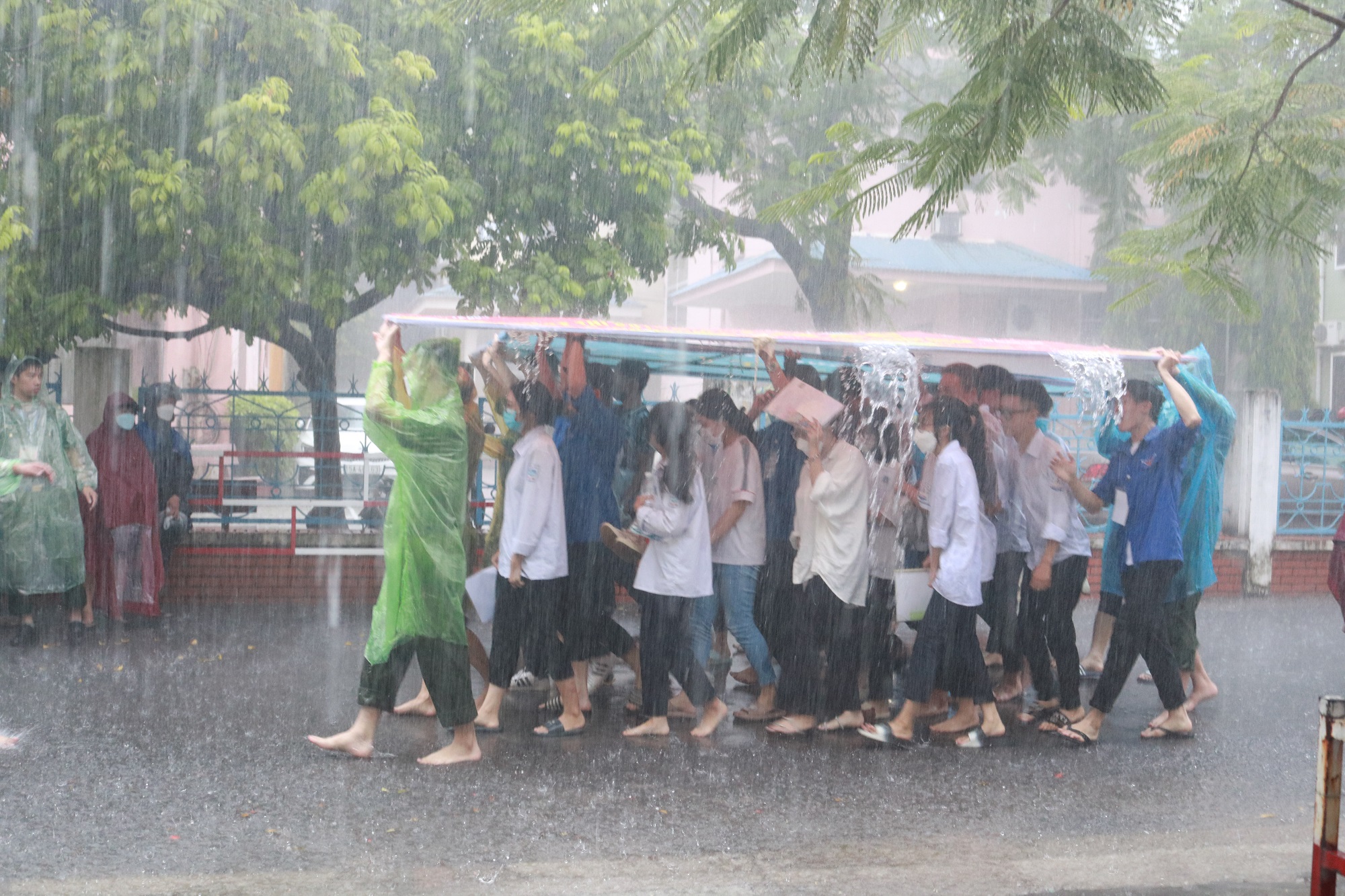 Thanh niên khối Cảnh sát nhân dân – Công an thành phố: Góp sức vì một mùa thi an toàn, hiệu quả